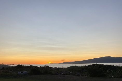 Photo of property in 59 Field Way, Waikanae Beach, Waikanae, 5036