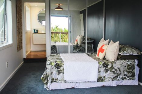 Photo of property in 15 Piha Road, Piha, New Lynn, 0772