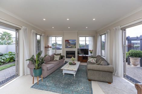 Photo of property in 136 Renown Road, Raumati South, Paraparaumu, 5032