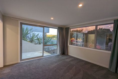 Photo of property in 44 Albatross Close, Whitby, Porirua, 5024