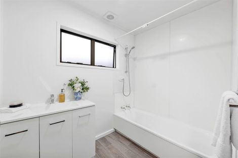 Photo of property in 2/46 View Road, Henderson, Auckland, 0612