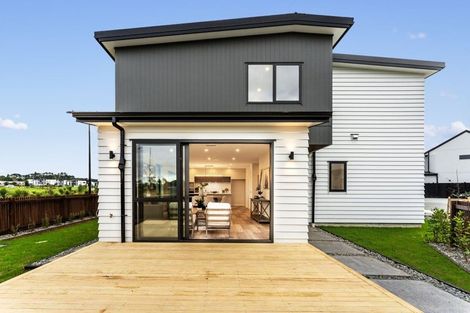 Photo of property in 13 Resnik Crescent, Kumeu, 0810