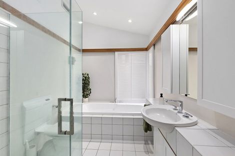 Photo of property in 16 Farm Road, Northland, Wellington, 6012