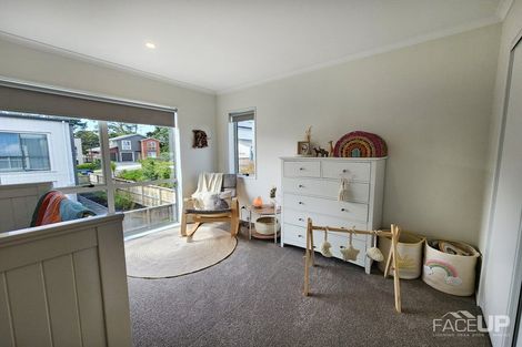 Photo of property in 2 Waimoana Close, Massey, Auckland, 0614