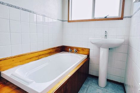 Photo of property in 54 Colwill Road, Massey, Auckland, 0614