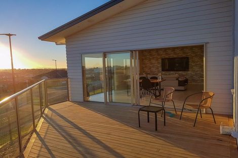 Photo of property in 25 Woodridge Drive, Stanmore Bay, Whangaparaoa, 0932