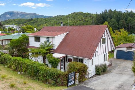 Photo of property in 125 Waikawa Road, Picton, 7220