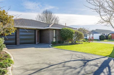 Photo of property in 6 Cherrywood Place, Redwood, Christchurch, 8051