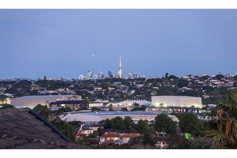 Photo of property in 16 San Lorenzo Rise, Henderson, Auckland, 0612