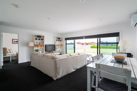 Photo of property in 20 Pukenamu Road, Rainbow Point, Taupo, 3330