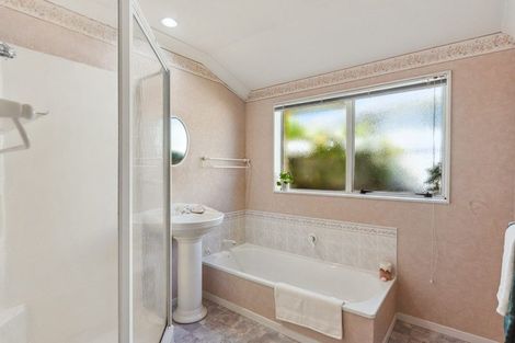 Photo of property in 174 Weggery Drive, Waikanae Beach, Waikanae, 5036