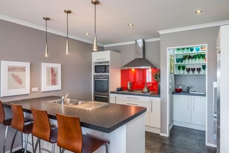 Photo of property in 2 Bluewater Place, Paraparaumu, 5032