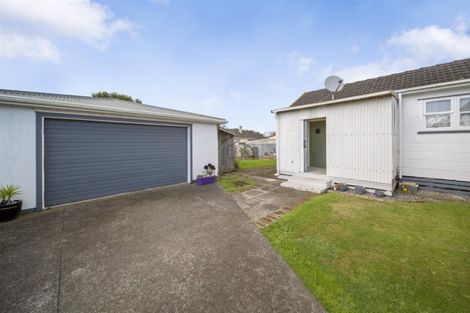 Photo of property in 2 Gladstone Street, Hawera, 4610