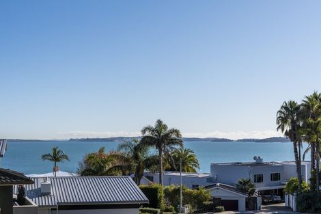 Photo of property in 2 Pleasant Place, Mellons Bay, Auckland, 2014