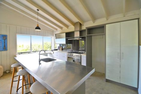 Photo of property in 17 Wonderview Road, Leigh, 0985