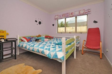 Photo of property in 5 Ernest Shackleton Place, Waiuku, 2123