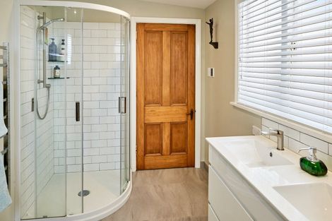 Photo of property in 69 Muritai Road, Eastbourne, Lower Hutt, 5013