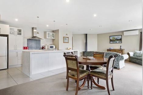 Photo of property in 105 High Street, Oxford, 7430