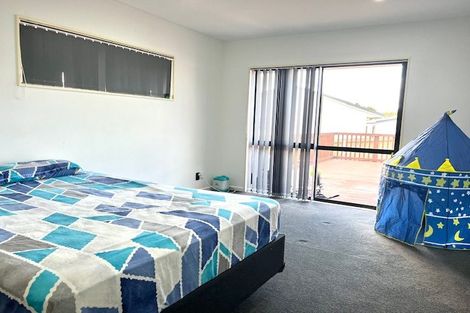 Photo of property in 17 Semillon Avenue, Henderson, Auckland, 0612