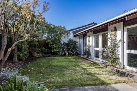 Photo of property in 14 Raekura Place, Redcliffs, Christchurch, 8081