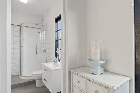 Photo of property in 1/25a Lake Road, Devonport, Auckland, 0624