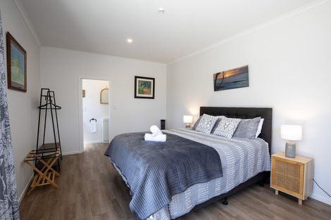 Photo of property in 14 Whaanga Road, Raglan, 3297