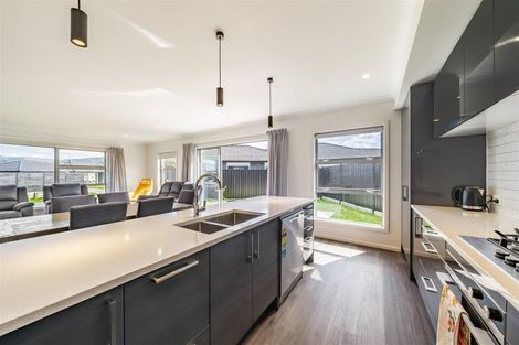 Photo of property in 24 Fenwick Crescent, Wallaceville, Upper Hutt, 5018