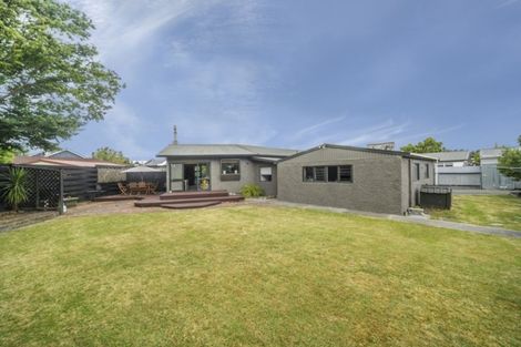 Photo of property in 2 Pukatea Place, Milson, Palmerston North, 4414