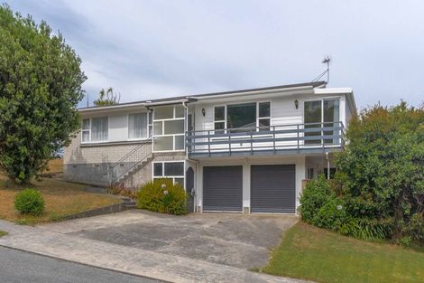 Photo of property in 2 Annan Grove, Papakowhai, Porirua, 5024