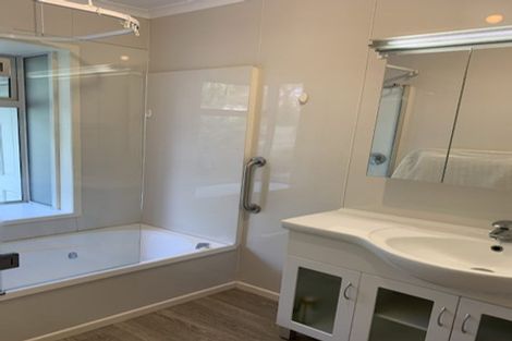 Photo of property in 1 Bambery Court, Palmerston North, 4414