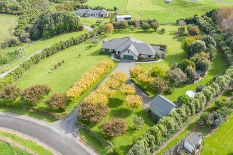 Photo of property in 22 Waipuna Grove, Levin, 5571