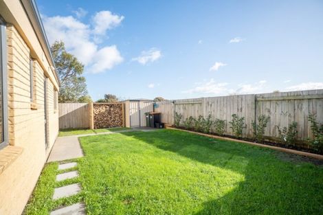 Photo of property in 8 Logan Place, Kelvin Grove, Palmerston North, 4414