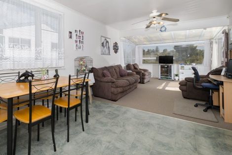 Photo of property in 183 Waimumu Road, Massey, Auckland, 0614