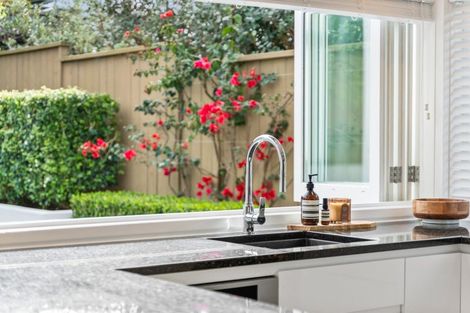 Photo of property in 26 Richmond Avenue, Northcote Point, Auckland, 0627