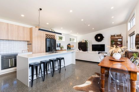 Photo of property in 16 Downes Street, Titahi Bay, Porirua, 5022