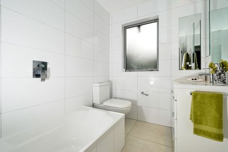 Photo of property in 7a Seymour Road, Sunnyvale, Auckland, 0612