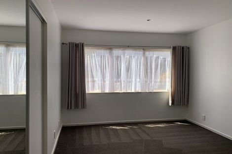 Photo of property in 3 Bridgehead Cove, West Harbour, Auckland, 0618