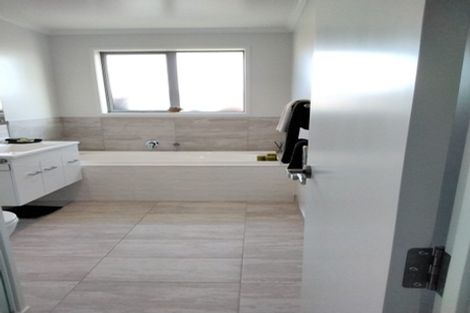 Photo of property in 22 Olney Court, One Tree Point, 0118