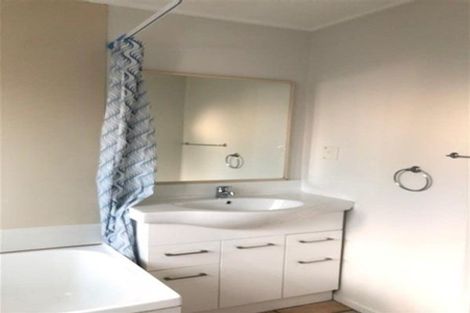 Photo of property in 24 Mirrabooka Avenue, Botany Downs, Auckland, 2010