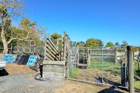 Photo of property in 450 Waitakere Road, Taupaki, Henderson, 0782