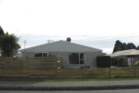 Photo of property in 2/122 Middlepark Road, Sockburn, Christchurch, 8042