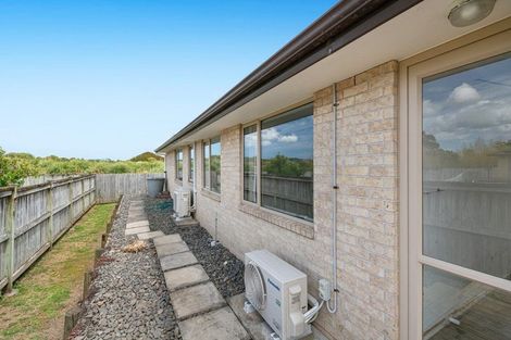 Photo of property in 9 Raabia Close, Parakai, 0830