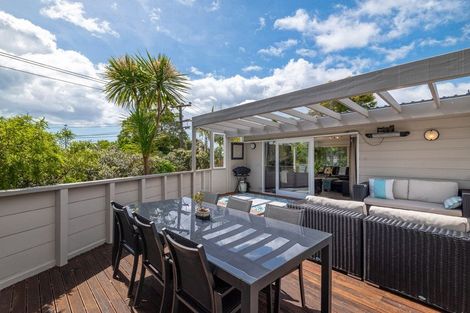 Photo of property in 2 Lyons Avenue, Murrays Bay, Auckland, 0630