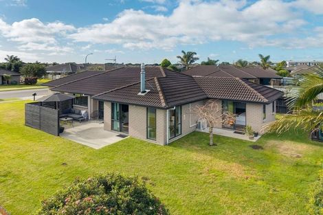 Photo of property in 130 Doncaster Drive, Papamoa Beach, Papamoa, 3118