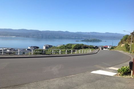 Photo of property in 36b Tamworth Crescent, Newlands, Wellington, 6037