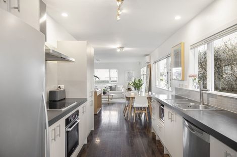 Photo of property in 264 Point Chevalier Road, Point Chevalier, Auckland, 1022