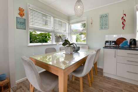 Photo of property in 16 Sundown Avenue, Manly, Whangaparaoa, 0930