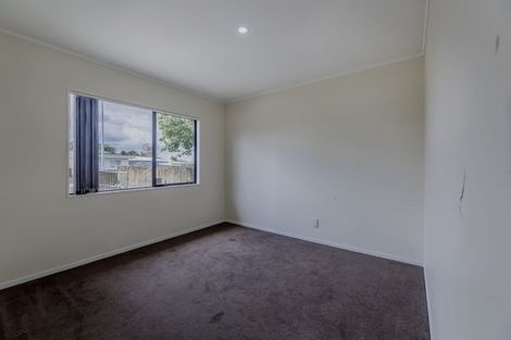 Photo of property in 17 Dungarvon Place, Clendon Park, Auckland, 2103