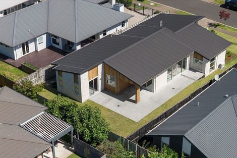 Photo of property in 17 Puhirake Crescent, Pyes Pa, Tauranga, 3112