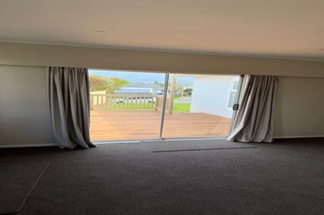 Photo of property in 18 Tawa Road, Te Atatu Peninsula, Auckland, 0610